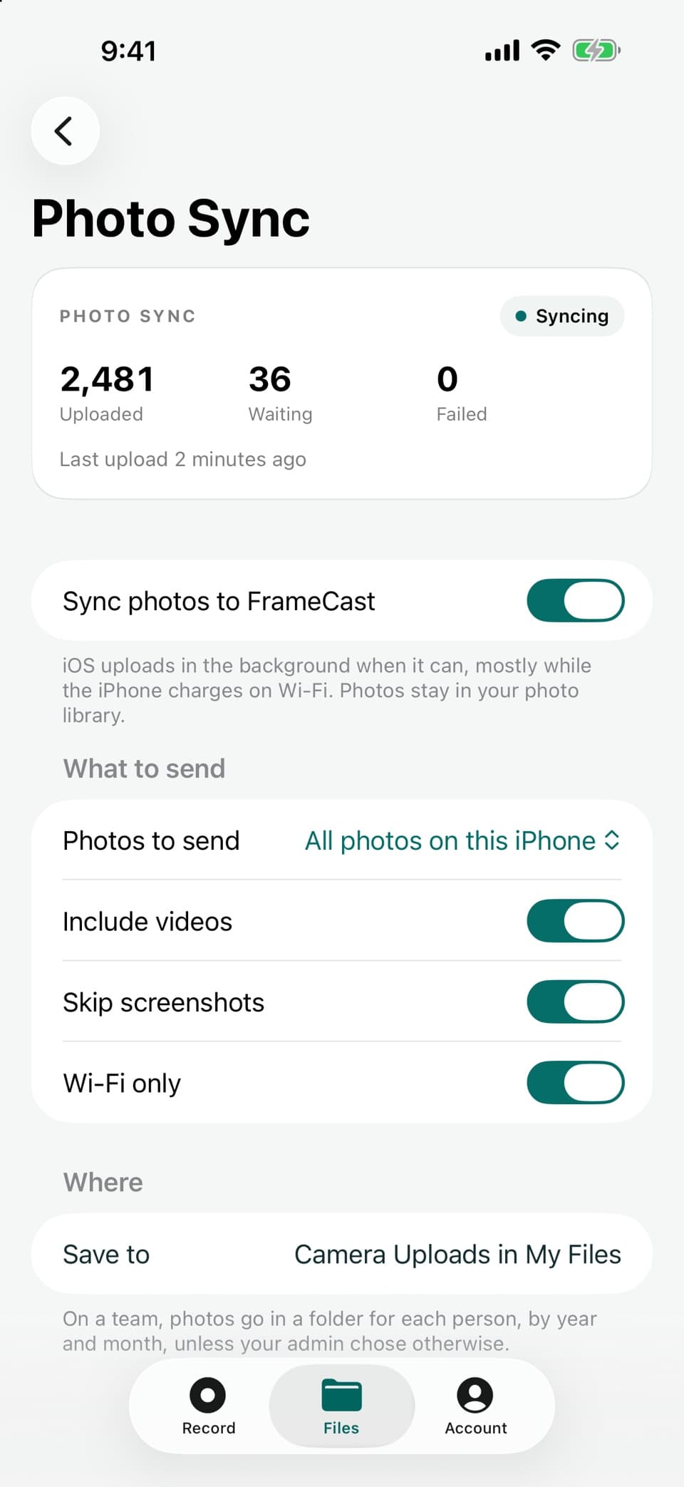 Photo sync turned on, showing uploaded and waiting counts, and switches for including videos, skipping screenshots, and Wi-Fi only.